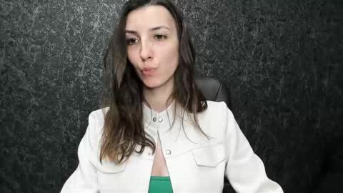 Snapshot of marielleanker chatting on 09.18.25 marielleanker online show from 09.18.25