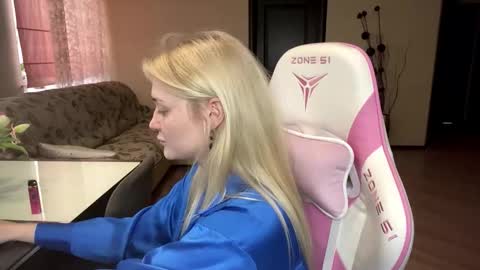 Hey Im Ash  I think together we can hit first 10 thumbs up online show from 03.06.26