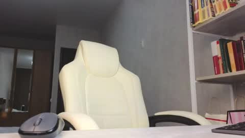 Snapshot of marietta__castro chatting on 05.25.26 Marietta online show from 05.25.26