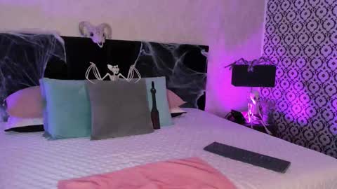 Snapshot of mariianna_lopez_ chatting on 10.17.25 Mariana online show from 10.17.25