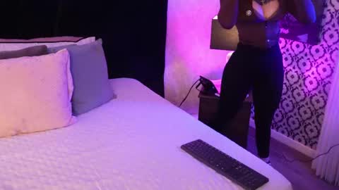 Snapshot of mariianna_lopez_ chatting on 04.25.26 Mariana online show from 04.25.26