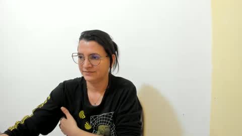 Snapshot of marilyn_garcia chatting on 10.11.25 MARILYN SEXY online show from 10.11.25
