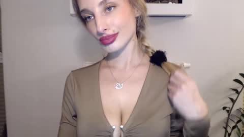 Snapshot of marilyndevilish chatting on 01.16.25 MarilynDevilish online show from 01.16.25