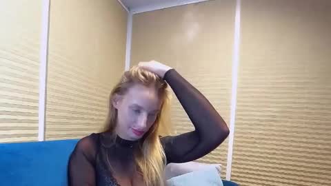 Snapshot of marilyndevilish chatting on 10.09.25 MarilynDevilish online show from 10.09.25