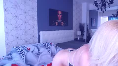 Snapshot of marimais chatting on 06.28.26 Mary Mais online show from 06.28.26