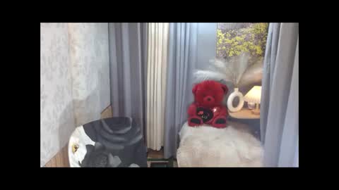 Snapshot of mariposa_911 chatting on 04.22.26 LEAH online show from 04.22.26