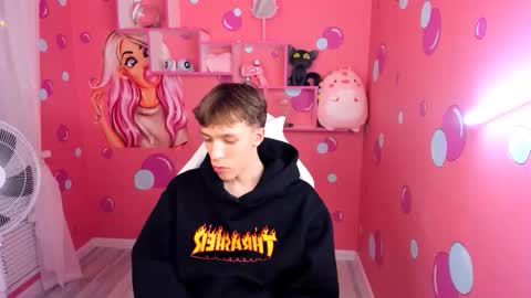 Mark online show from 10.10.25