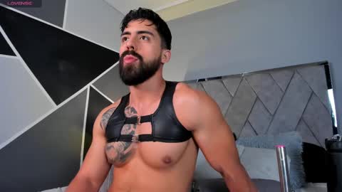 Snapshot of mark_broown_ chatting on 03.01.25 mark_broown_ online show from 03.01.25