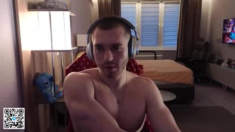 Snapshot of mark_stiff chatting on 11.04.25 Mark online show from 11.04.25