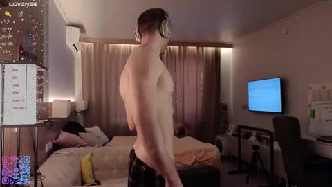 Snapshot of mark_stiff chatting on 11.27.25 Mark online show from 11.27.25