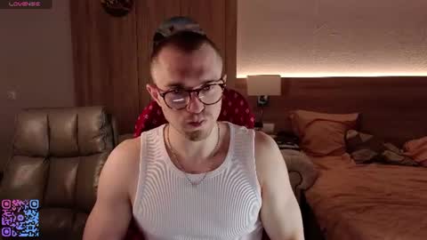 Snapshot of mark_stiff chatting on 07.19.26 Mark online show from 07.19.26