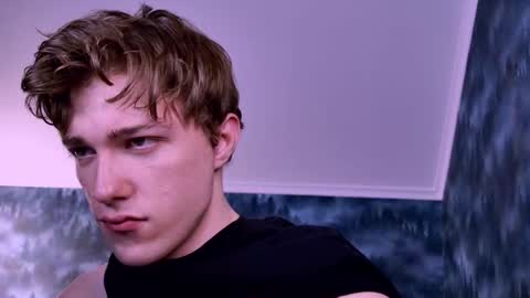 Snapshot of markshot_ chatting on 11.06.25 markshot_ online show from 11.06.25