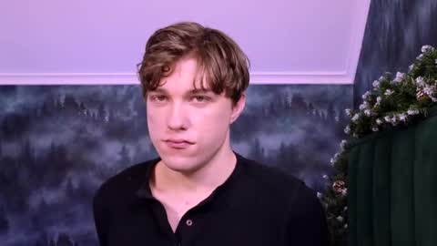 Snapshot of markshot_ chatting on 12.04.25 markshot_ online show from 12.04.25