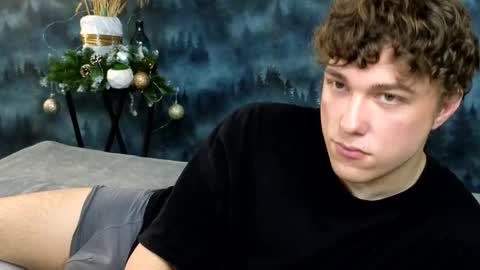 Snapshot of markshot_ chatting on 12.18.25 markshot_ online show from 12.18.25