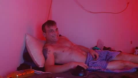 Snapshot of markymark101825061 chatting on 01.01.25 markymark101825061 online show from 01.01.25