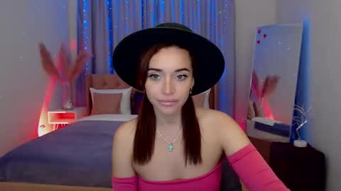 Snapshot of marladewis chatting on 09.25.25 MarlaDewis online show from 09.25.25