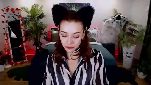 Snapshot of marladewis chatting on 10.26.25 MarlaDewis online show from 10.26.25