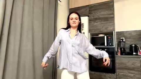 Snapshot of marlenamarschel chatting on 10.11.25 Maja online show from 10.11.25