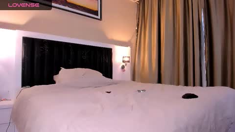 Snapshot of marrena_a chatting on 02.11.26 -- Mari -- online show from 02.11.26