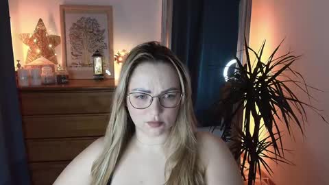 Maria  online broadcast from Tuesday to Suturday from 6 pm to 12 pm Germany time Sunday-Monday offline online show from 02.16.25