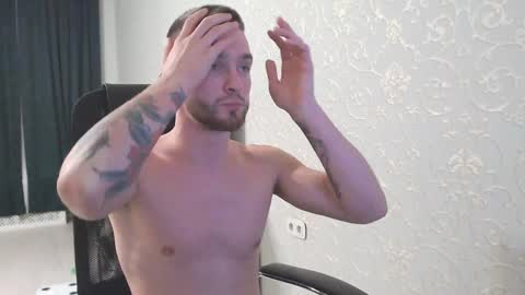 Snapshot of marselle_looker chatting on 01.12.25 Marselle online show from 01.12.25