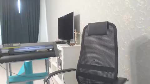 Snapshot of marselle_looker chatting on 02.24.25 Marselle online show from 02.24.25