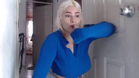 Snapshot of marshmellouw chatting on 01.30.25 Marshmellouw online show from 01.30.25