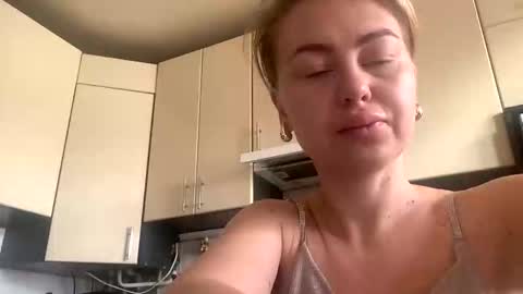 Snapshot of martaluna_ chatting on 11.05.25 Marta online show from 11.05.25