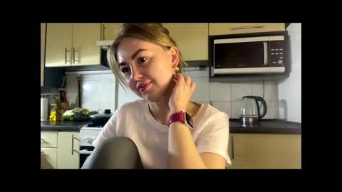 Snapshot of martaluna_ chatting on 04.28.26 Marta online show from 04.28.26
