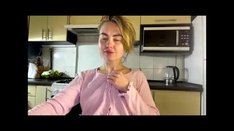 Snapshot of martaluna_ chatting on 04.29.26 Marta online show from 04.29.26