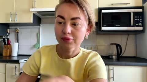 Snapshot of martaluna_ chatting on 06.22.26 Marta online show from 06.22.26