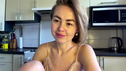 Snapshot of martaluna_ chatting on 07.19.26 Marta online show from 07.19.26