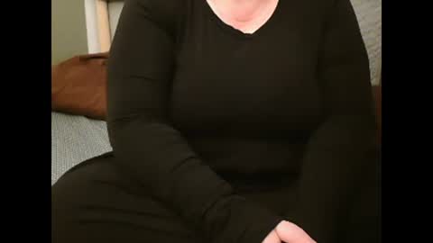 Snapshot of marthabriest chatting on 01.10.25 Martha online show from 01.10.25