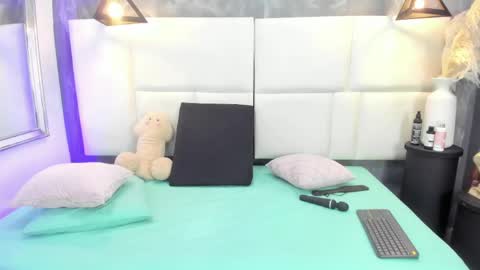 Snapshot of martina_armos chatting on 04.19.26 Martina online show from 04.19.26
