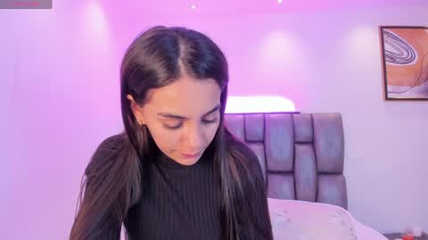 Snapshot of martina_mancinii chatting on 01.28.25 Martina online show from 01.28.25