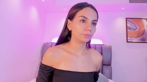 Snapshot of martina_mancinii chatting on 02.05.25 Martina online show from 02.05.25
