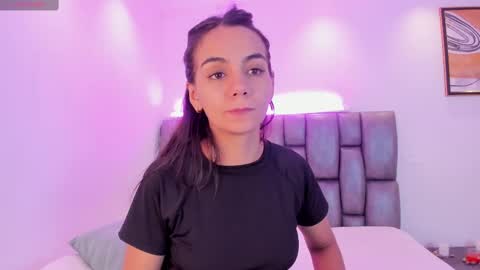 Snapshot of martina_mancinii chatting on 02.18.25 Martina online show from 02.18.25