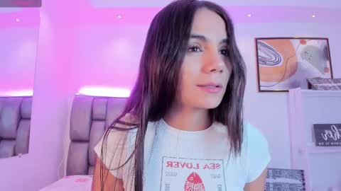 Snapshot of martina_mancinii chatting on 09.17.25 Martina online show from 09.17.25
