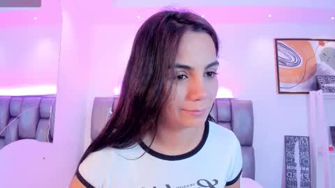Snapshot of martina_mancinii chatting on 10.21.25 Martina online show from 10.21.25