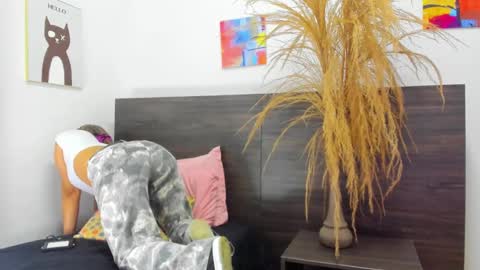 martina mIIler online show from 02.22.25