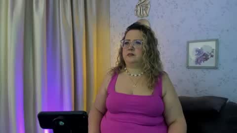 Snapshot of martinacurvy_ chatting on 06.27.26 Martina Caicedo online show from 06.27.26