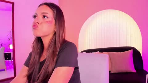 Nina online show from 06.04.26