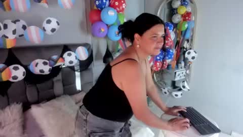 Snapshot of martinamilff chatting on 06.25.26 Martina online show from 06.25.26