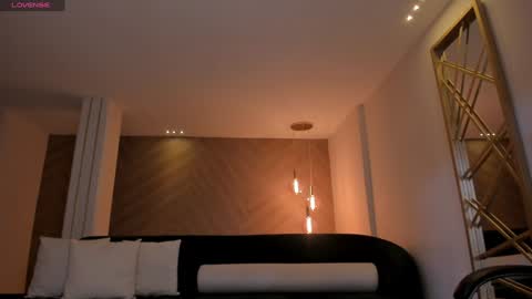 Martinna Bonnet online show from 12.18.24