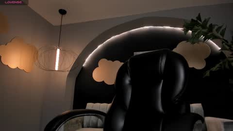 Martinna Bonnet online show from 03.12.25