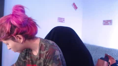                      100   online show from 11.12.25