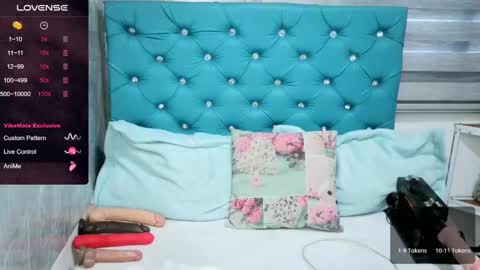 Snapshot of mary_mood_ chatting on 01.10.25 Mary Moon online show from 01.10.25