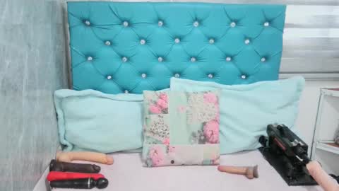 Snapshot of mary_mood_ chatting on 02.08.25 Mary Moon online show from 02.08.25