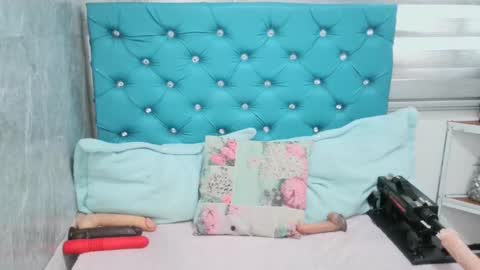 Snapshot of mary_mood_ chatting on 02.10.25 Mary Moon online show from 02.10.25