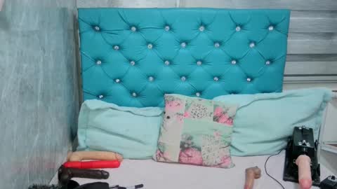 Snapshot of mary_mood_ chatting on 03.04.25 Mary Moon online show from 03.04.25